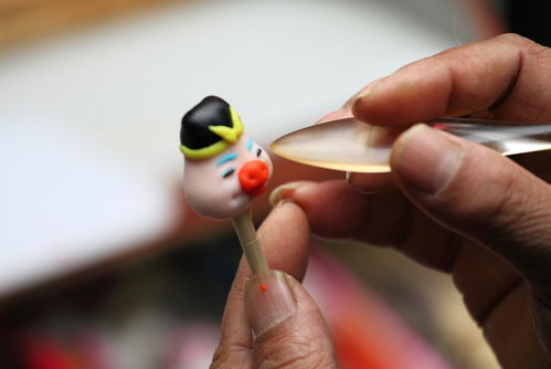 巧手塑形，憨態(tài)可掬——記面人豬八戒的制作